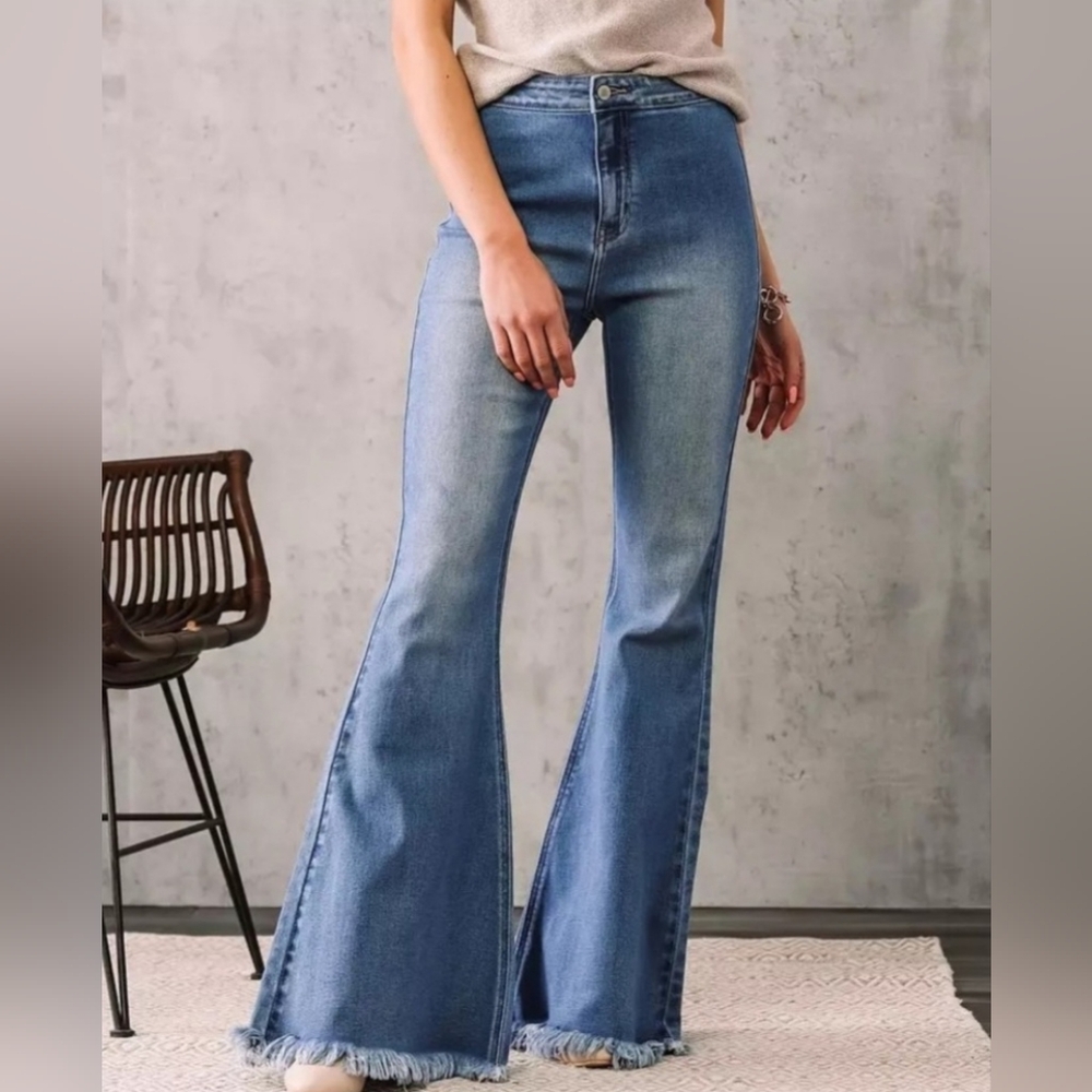 KANCAN Womens Signature Ultra High‎ Rise Extreme Flare Jean 29